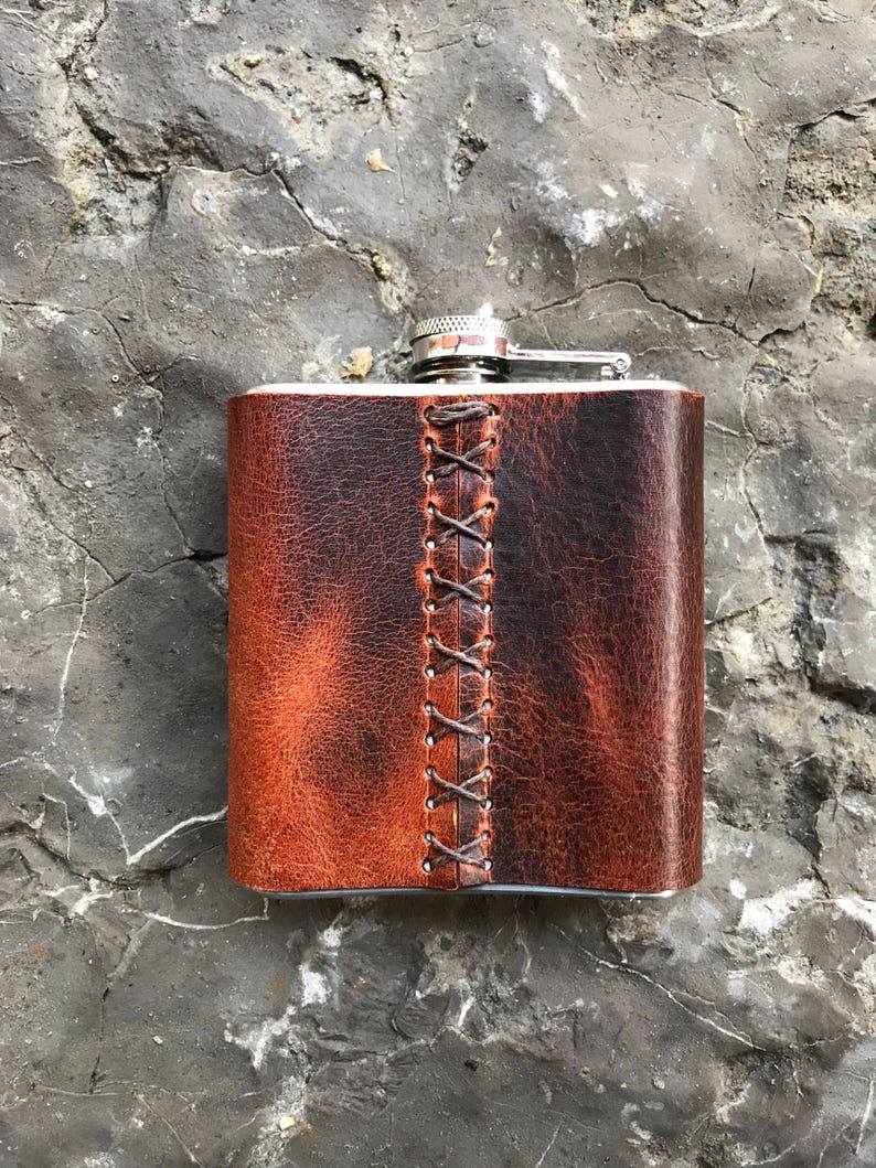 PERSONALIZED leather hip flask/ gift for him/ groomsman gift/ best man gift/ birthday gift/ wedding gift/ Christmas gift image 2