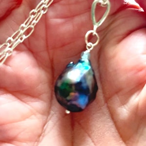 Baroque pearl pendant