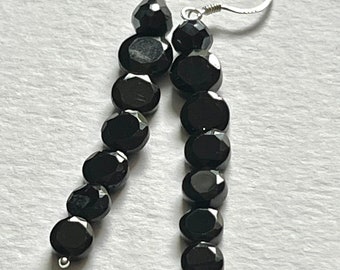 Brincos de espinélio preto