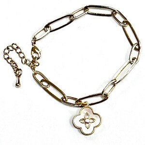 Clover charm brass