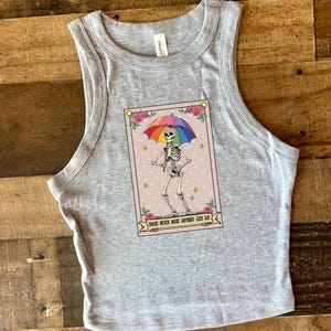 Canotta corta Gay Shade, maglietta per neonati LGBTQIA, maglietta corta sui diritti gay, arcobaleno PRIDE, maglietta con carte dei tarocchi, mese del Gay Pride LGBT, supporto LGBTQ+, amore lesbico