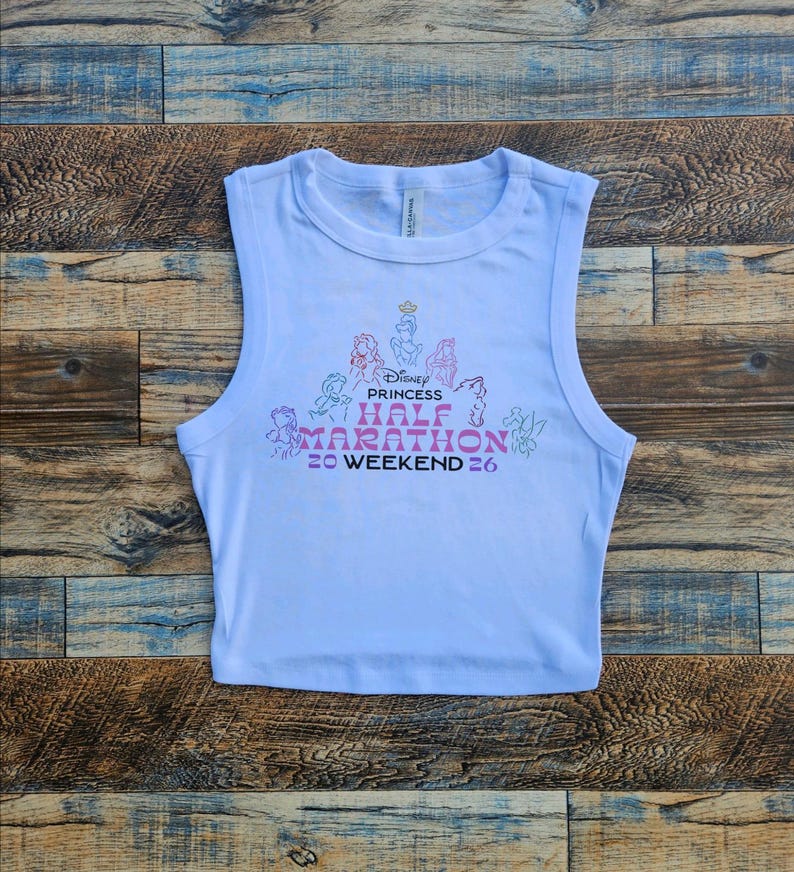 Canotta corta Princess Marathon, maglietta Ariel per neonato Disney Run Half 13, canotta da gara, weekend della maratona 2025, maglietta con la principessa che corre White Crop Tank
