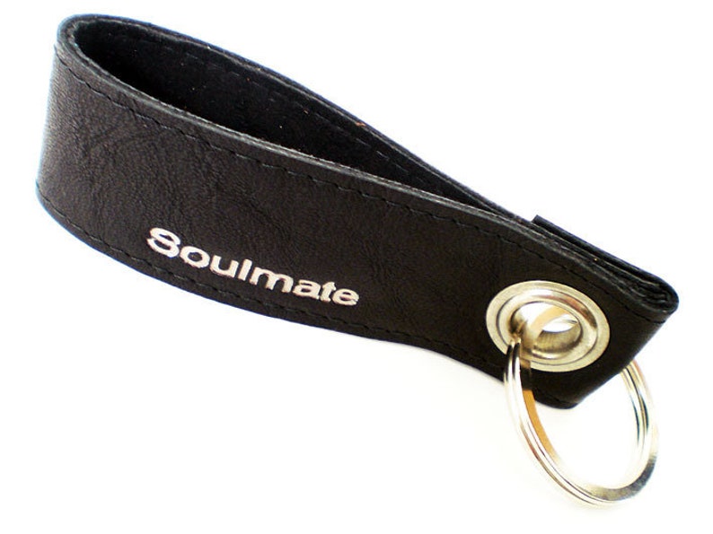 personalisierbarer Schlüsselanhänger aus Leder Soulmate auch mit Wunschtext INNEN wählbar Bild 1