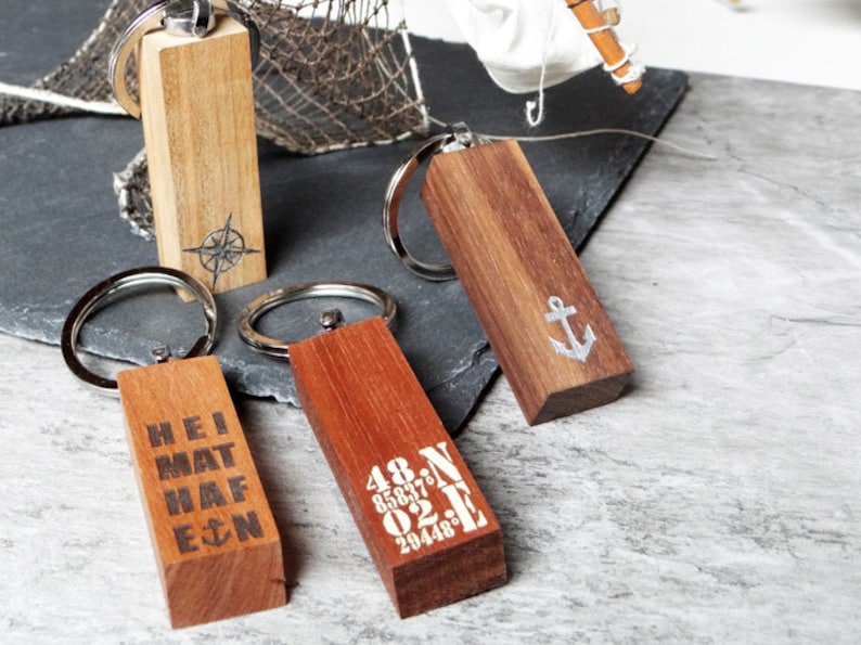 Personalized wooden keyring with your own text image 1