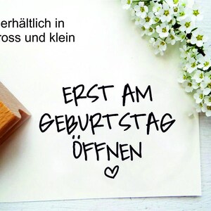 Stempeltext "erst am Geburtstag öffnen"
