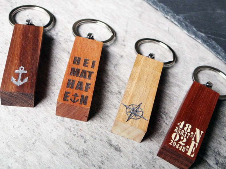 Personalized wooden keyring with your own text image 2