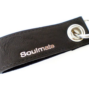 personalisierbarer Schlüsselanhänger aus Leder Soulmate auch mit Wunschtext INNEN wählbar Bild 2