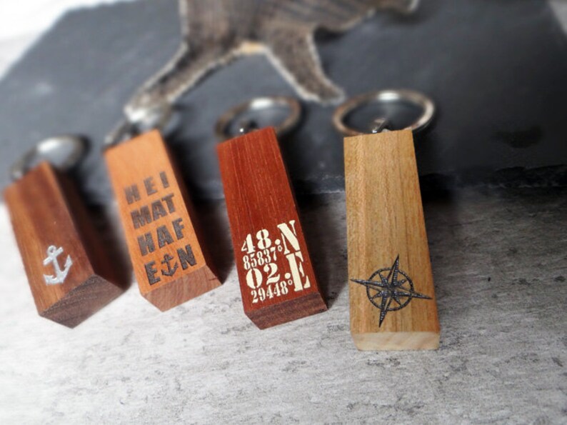 Personalized wooden keyring with your own text image 3