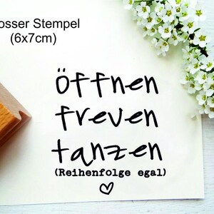 Stempeltext "öffnen, freuen, tanzen - Reihenfolge egal" Verpackungsstempel