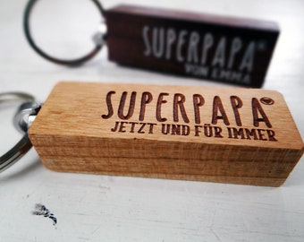 Schlüsselanhänger aus Holz zum Vatertag individualisierbar, personalisierbar, Name, Superpapa Jahreszahl