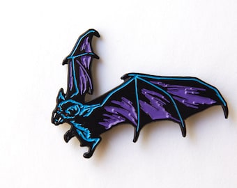 Pin de esmalte duro de murciélago de medianoche / Accesorio gótico vampírico