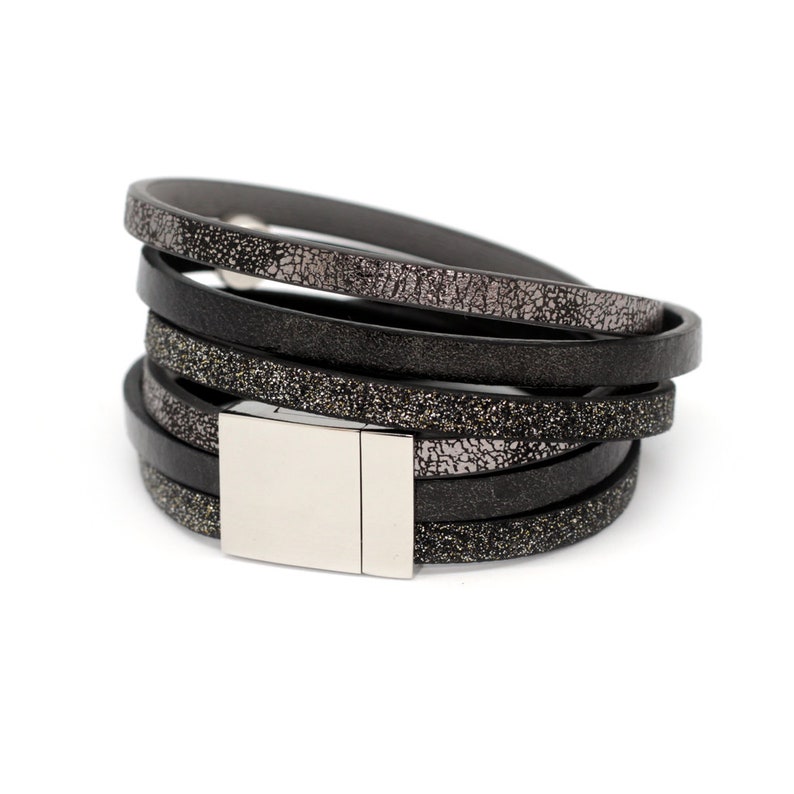Swarovski Armband in schwarz, Wickel Kunstleder Armband mit Magnetverschluss, Boho Schmuck für Frauen, minimalistisches Armband Bild 3