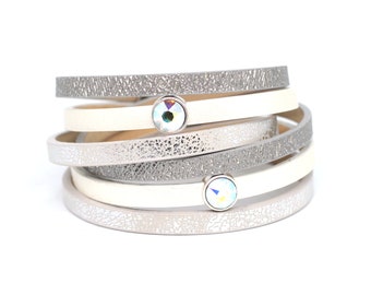 Swarovski und Kunstlederarmband in weiß, silber und grau, wickelarmband für frauen mit magnetische Manschette, romantisches Geschenk, Statement Schmuck