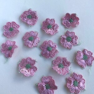 TWENTY Vintage Daisy Flower Appliques Embellishment Summer Cottage Home Decor Scrapbooking Floral Craft Retro Patch Sewing