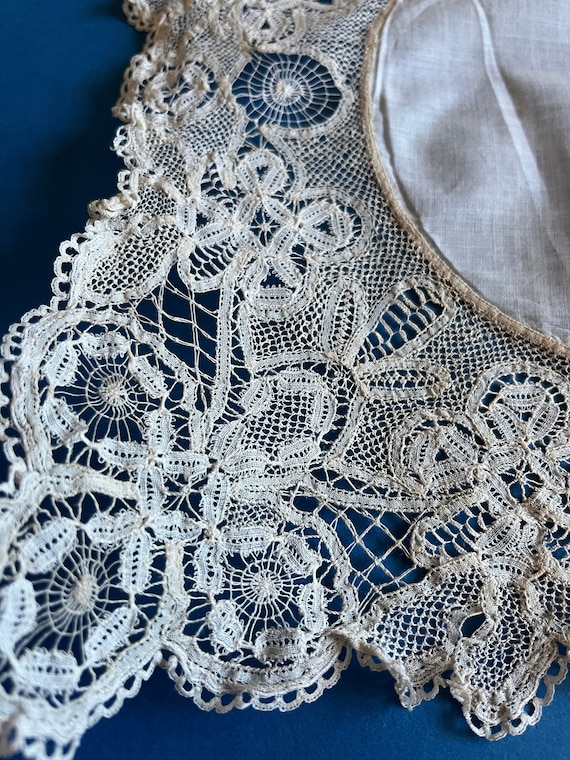 Antique Vintage Handkerchief with a Handmade Lace… - image 4
