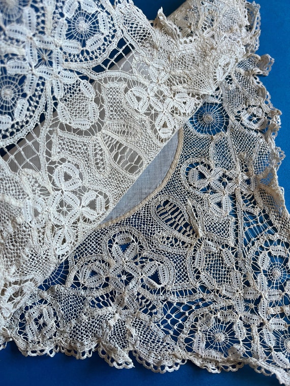 Antique Vintage Handkerchief with a Handmade Lace… - image 2