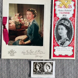 Lote de Objetos Efêmeros da Rainha Elizabeth, Família Real Britânica, Inglaterra, Reino Unido, Coroação, Realeza, Comemorativo, Calendário, Cartão, História
