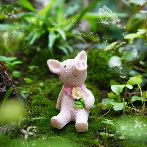 Feengarten Miniatur, rosa Schwein halten Blume sitzend auf Gras, Puppenhäuser Mini Garten liefert Sukkulenten Terraium DIY Zubehör