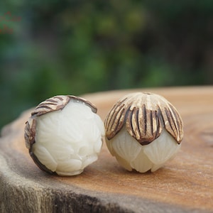 Natural Bodhi Seed  ,  2 Bodhi Beads Carved Lotus，White Bead Necklace , Guru Bead DIY Accessories Hand Chain Jewelry Findings