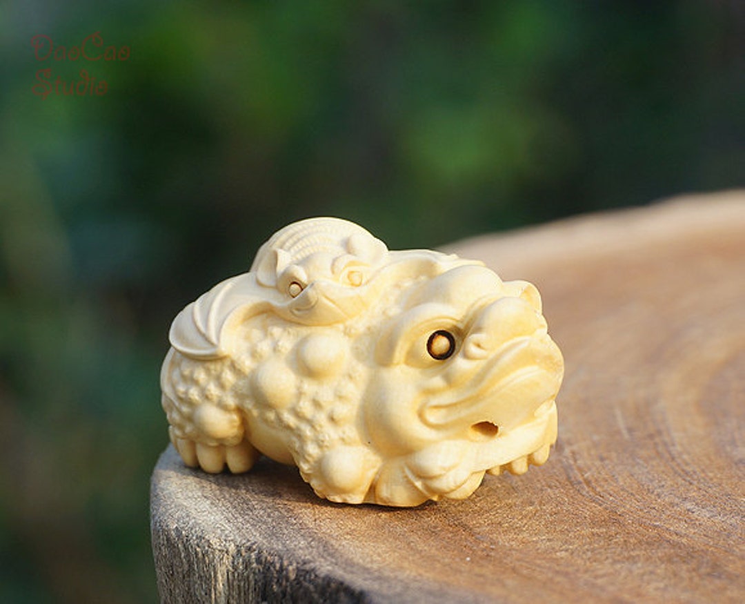Natural Wood Bead , Ivory White Boxwood Bead Carved Golden Toad Bat Pendant , Guru Bead Spacer ...