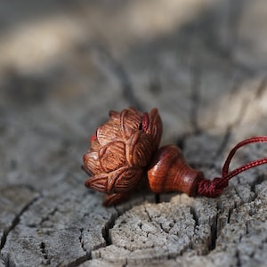 Natural Red Wood Lotus Guru Bead ,  Guru Beads Carved Lotus，1pcs Red Guru Bead , DIY Accessories Jewelry Findings 20mm 3 Holes