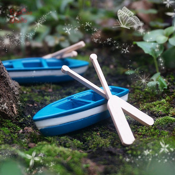 2 set 6pcs Tiny Blue Boat and Wooden Oar ,2pcs boats+4pcs oars Sea Beach Style Mini Fairy Garden Supplies Succulent Terraium DIY Accessories