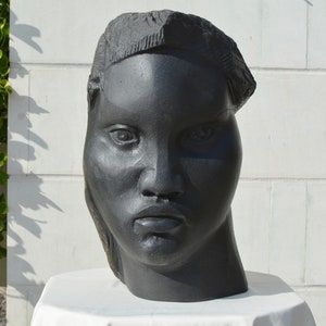 PULCHRITUDE - originale Steinskulptur von Ognyan Chitakov