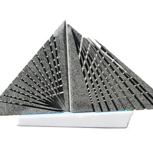 TOUCHPOINT - escultura em pedra original de Ognyan Chitakov