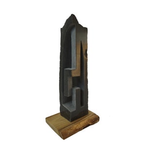 INTO - escultura em pedra original de Rasho Mitev