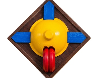 YO-YO - original wood wall sculpture by George Troyanov