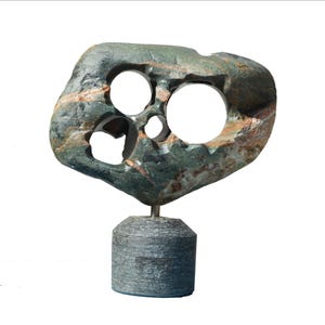 池谷関彗星 - オグニャン・チタコフによるオリジナルの石の彫刻