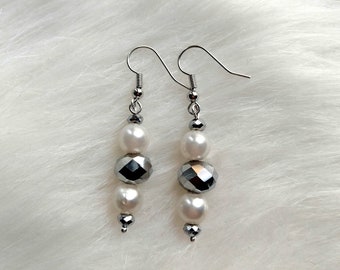 Earrings with shiny silver grey beads and white pearls S24