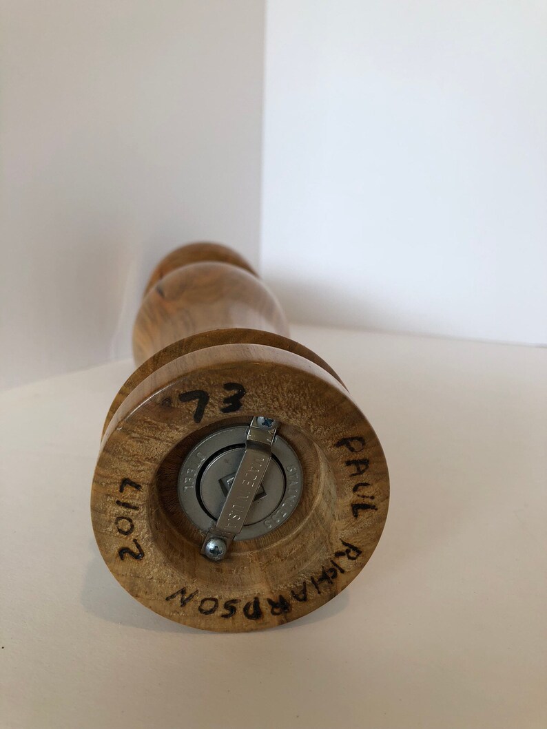 Two in one salt shaker and pepper mill