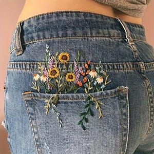 Vintage Levi's 501 Custom High Waist Jeans Damen | Personalisierte Jeans mit Blumen-Bestickung & Patch | Reworked Denim Unikat nach Maß