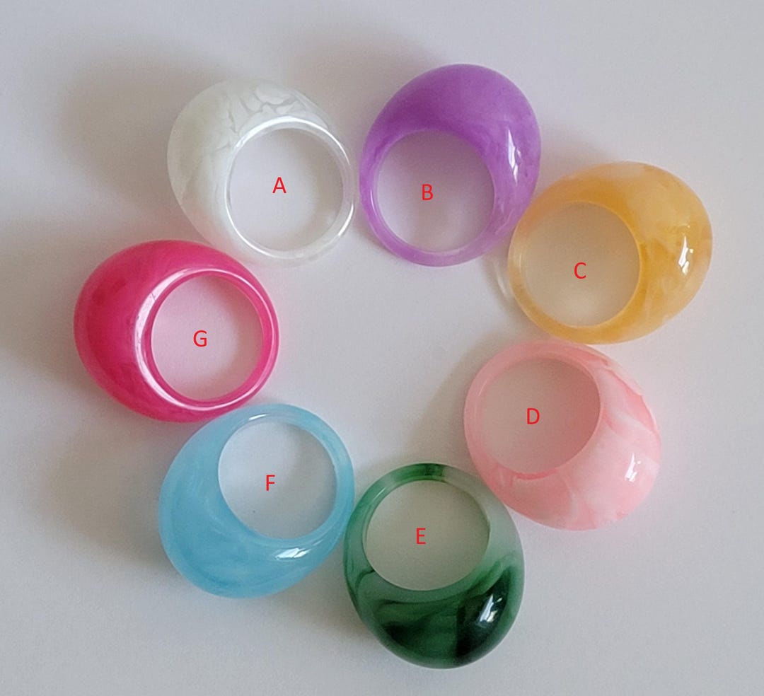 Simple Chunky Marbled Design Ring With Domed Top, Lucite Mod Ring Color ...
