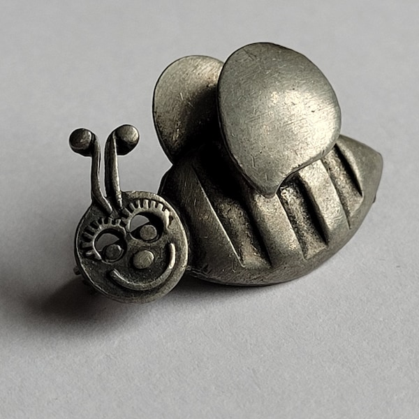Vintage Honey Bee Pin Brooch Pewter by AJR CO