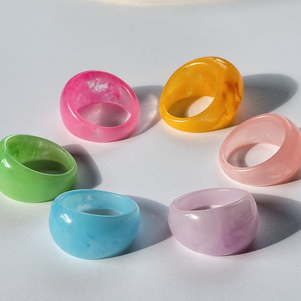 Simple Chunky Acrylic Resin Ring Color, lightweight Marbled Design Ring with Domed top, Size 9