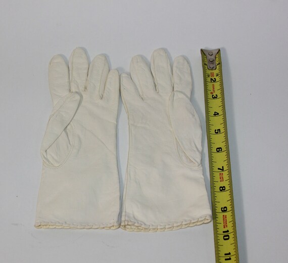 Vintage Ladies Gloves - Vtg Womens White gloves W… - image 5