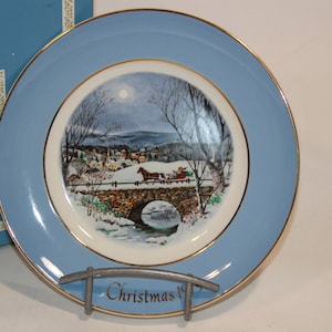 vtg AVON Christmas Plate 1979 “Dashing Through the snow” plate 7th Edition  - VIntage Christmas Decorative - Plate Christmas Decor Gift