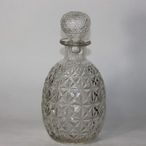 Vtg  Clear Glass Liquor bourbon Whiskey Decanter Bottle with Glass Stopper - Bar Decor - Drinking Gift  bar Decor Beautiful Elegant Decanter