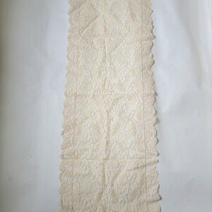 Vtg Lace Doily Mat Centerpiece Table Runner Floral 40 X 14&quot; teaparty wedding decor wedding gift lace tablecloth rose/floral pattern lace