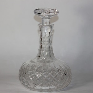 Vtg  Clear Glass Liquor bourbon Whiskey Decanter Bottle with Glass Stopper - Bar Decor - Drinking Gift  bar Decor Beautiful Elegant Decanter