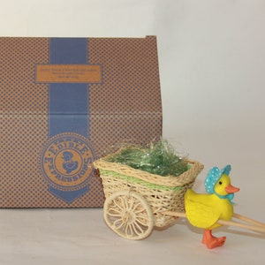 Vtg Avon Dora Duck's Easter Delights Duck pulling wicker cart Figurine - Duck Duckling in bonnet Easter Spring deco Easter knick knack gift