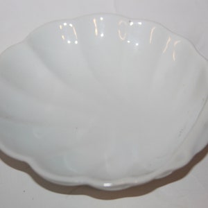 Lillian Vernon 1987 Vintage White Sea Shell Candy Trinket Soap Dish Decor Gift - Vintage White Shell Decorative Gift - Bathroom Beach Decor