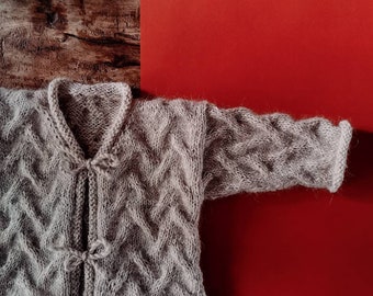 Si Sjo handknitted baby cardigan - organic handdyed yarn