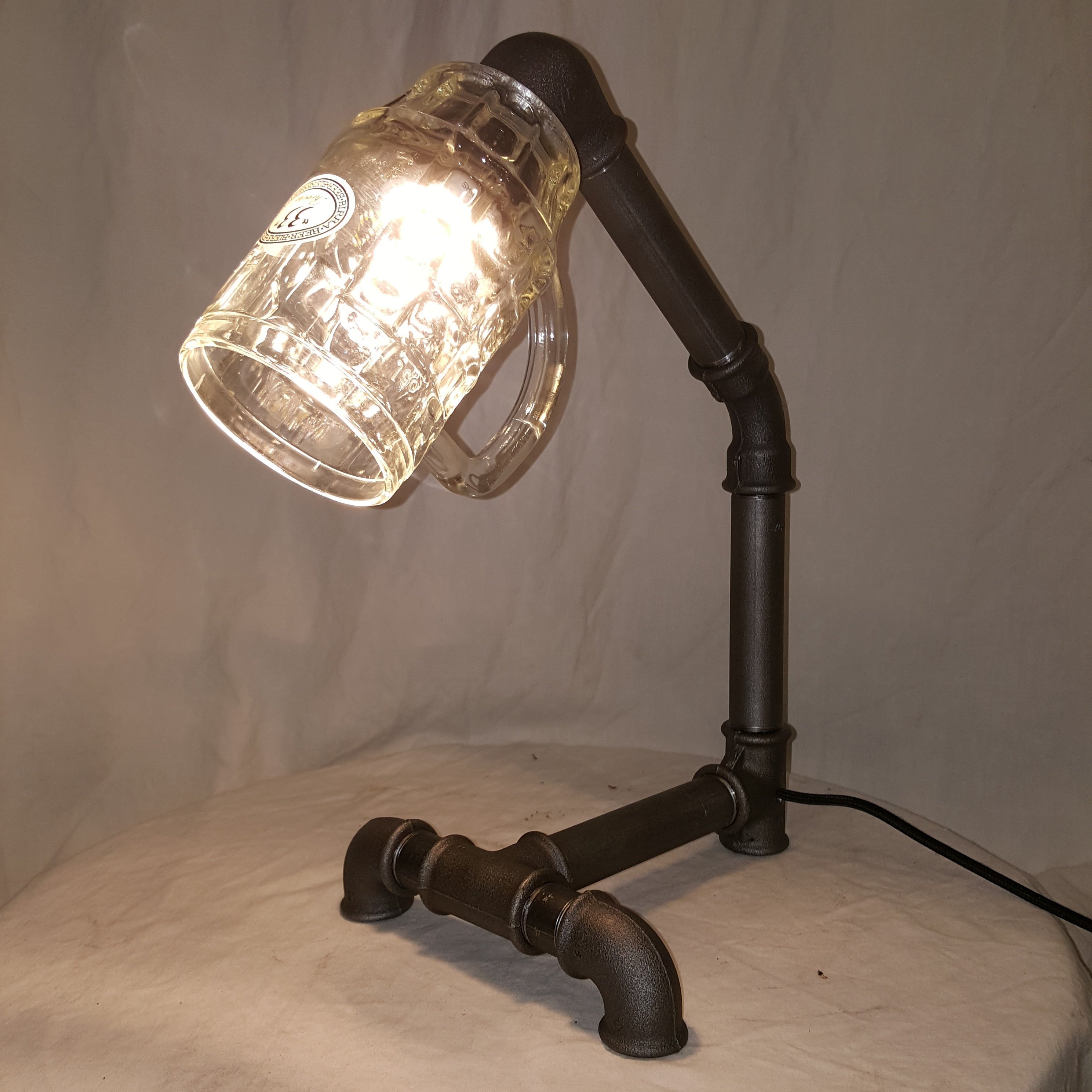 Lampe Décorative Trépied de Tubes Acier Globe en Verre d'une Chope Bière Vintage Fil Électrique Tiss