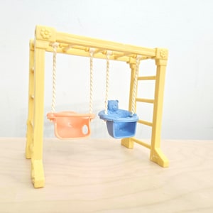 Fisher Price Loving Family poppenhuis Monkey Bars schommelset 2 schommels Speeltuin