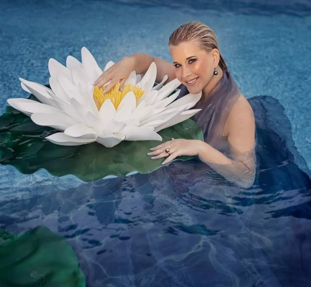 Big Lotus Flowers with 3 leaves