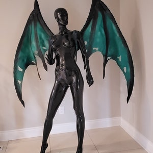 Bat wings with cuts 4ft