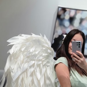 White wings with cut tips